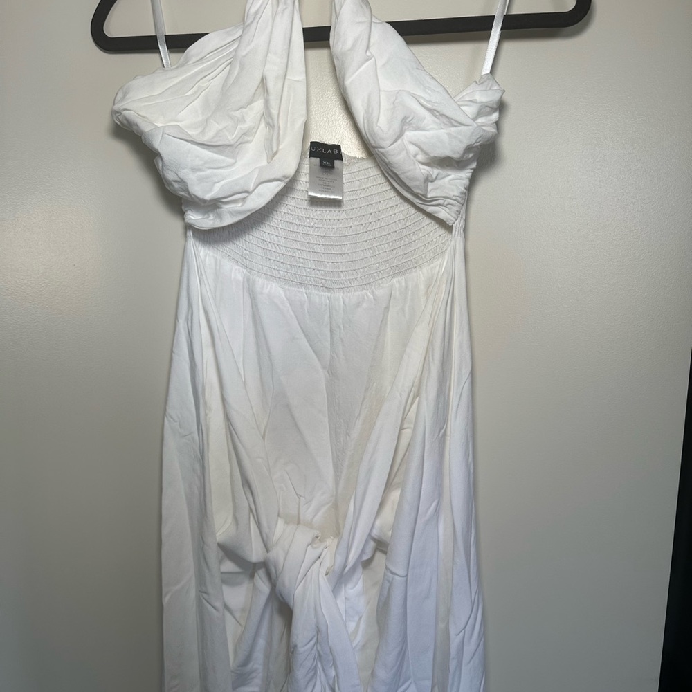 White Sahara Dress JLUXE LABEL. Size XL. Crossover halterneck neck dress. - Picture 8 of 10